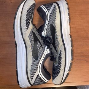 ❤️❤️❤️$3!!!❤️❤️❤️Brooks Revel Tennis Shoes